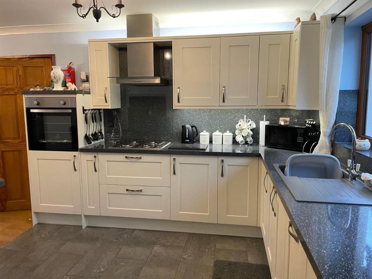 Dyffryn Taf - Spacious 3 Bedroom Bungalow Close To Amenities St Clears Buitenkant foto