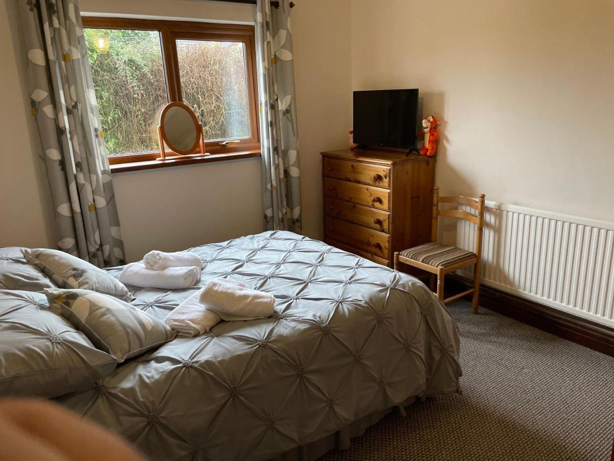 Dyffryn Taf - Spacious 3 Bedroom Bungalow Close To Amenities St Clears Buitenkant foto